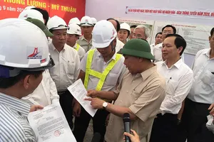 Khi Thủ tướng trao quyết định phân bổ vốn tại công trường
