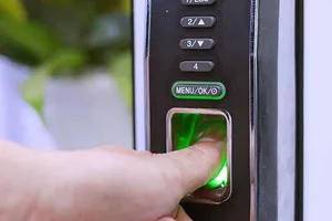 Khóa cửa vân tay có thực sự an toàn?