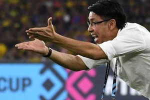 HLV Malaysia bị ‘ném đá’ trước khi sang Việt Nam tái đấu