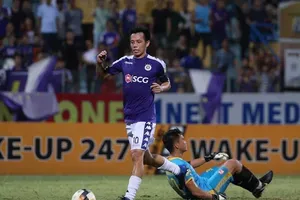 Đá xong AFC Cup, Văn Quyết nhận án treo giò đến hết V-League
