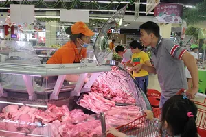 Giá heo tăng chóng mặt, thương lái lùng mua