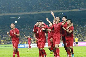 Hãy phá đổ bức tường tuyển Việt Nam!