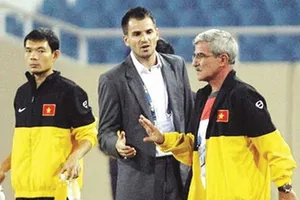 HLV McMenemy có giở trò như đã làm với ông Calisto?