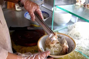 Siết chặt thức ăn đường phố