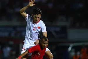 Tí hon và người khổng lồ