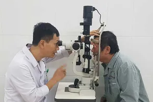 Lạm dụng thuốc, nhiều người trẻ bị đục thủy tinh thể
