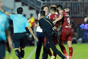 Rắc rối suất dự giải châu Á của các đội bóng đá Việt Nam