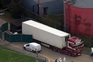 Phát hiện 39 thi thể trong xe container ở Anh