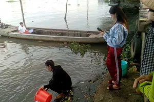 Bắt cá phóng sinh còn hành hung Phật tử, đánh công an