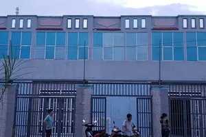 Buộc tháo dỡ công trình sai phép ở Hóc Môn