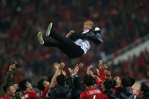 Những người đứng sau bản hợp đồng với ông Park