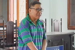 Cựu chủ tịch huyện phủ nhận chỉ đạo cấp dưới làm trái