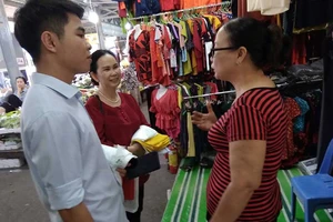 Đưa túi nylon tự hủy ra chợ