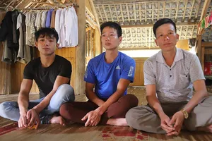 Năm người đòi VKS bồi thường hơn 6 tỉ đồng