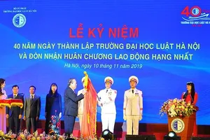 ĐH Luật Hà Nội nhận huân chương Lao động hạng Nhất lần hai