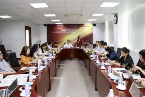 Với công chứng viên, lẽ nào một là tiền, hai là tù!