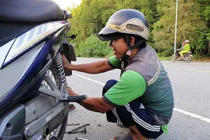 Cứu hộ xe ở đường Rừng Sác, không tiền vẫn giúp