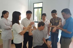 Lớp đào tạo y sĩ YHCT đầu tiên dành cho người khiếm thị 