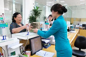 Cú hích từ lãi suất tiền tiết kiệm, cho vay giảm 