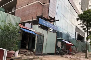 Tìm tư vấn nước ngoài phá dỡ tòa nhà 8B Lê Trực?