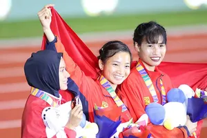 Chỉ vàng tặng mẹ và hat trick vàng của Nguyễn Thị Oanh