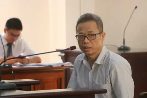 Cựu bí thư Bến Cát phủ nhận cáo trạng