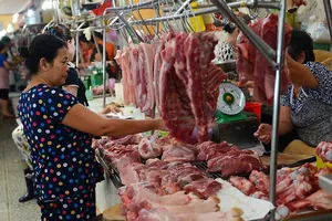 Giá thịt heo chạm mốc 280.000 đồng/kg
