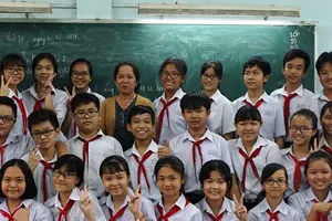 Cô giáo bỏ tiền túi làm sinh nhật cho học trò