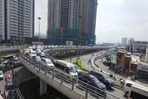 Tiếp tục phân luồng giao thông để làm đường Nguyễn Hữu Cảnh