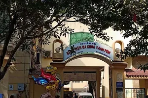 Vụ cắt đôi que thử HIV: Phó khoa chỉ đạo