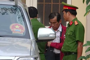 Khởi tố cựu chủ tịch TP Phan Thiết và năm người khác