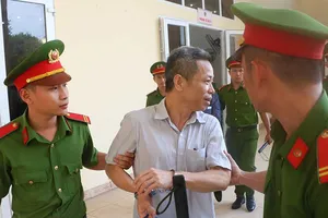 Cựu bí thư Bến Cát kêu oan trước khi tòa nghị án