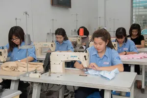 Trường Trung cấp nghề kỹ thuật công nghệ Hùng Vương hỗ trợ học sinh làm thêm kiếm thu nhập