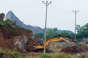 Di tích vương triều Mạc bị đục phá ngày đêm