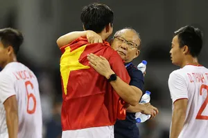 Vì sao Văn Hậu không thể về với thầy Park?