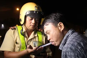 Có lo bị nhiễm bệnh khi đo nồng độ cồn?