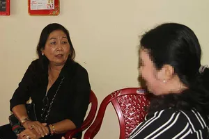 Hòa giải viên miệt vườn: Bà Thảo gắn kết tình làng nghĩa xóm