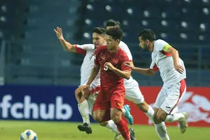 Thầy trò ông Park ở thế chân tường