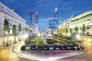 Hạnh phúc & đơn độc giữa phố