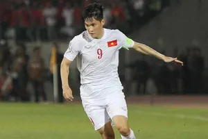 Treo giày rồi, Công Vinh vẫn thi đấu cùng Drogba, Park Ji Sung