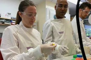 Thế giới chạy đua tìm giải pháp cho dịch Corona