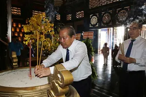 Phó Thủ tướng dự họp mặt truyền thống tại TP.HCM 
