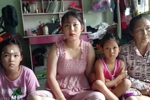 Bình Chánh: Xã giúp dân làm khai sinh cho trẻ