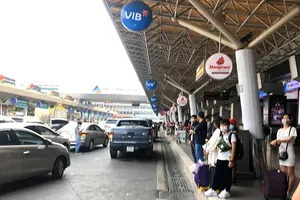 Cao điểm đón 52.000 lượt khách trở lại TP.HCM