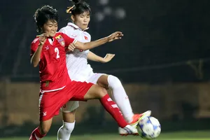 Nữ Việt Nam - nữ Myanmar: Đá với đối thủ vào thế đường cùng