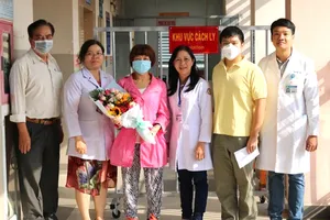 Mẹ bệnh nhân Corona cám ơn bác sĩ BV Chợ Rẫy