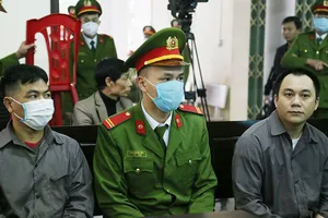 Lời khai vênh nhau trong vụ lùi xe trên cao tốc