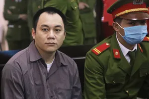 Tuyên án vụ lùi xe trên cao tốc