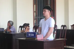 Mất cả chì lẫn chài vì cú lừa xin việc