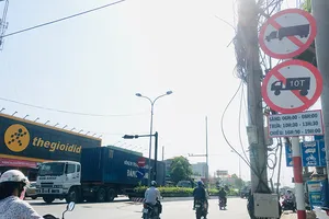 Doanh nghiệp kêu khổ vì đường độc đạo bị cấm